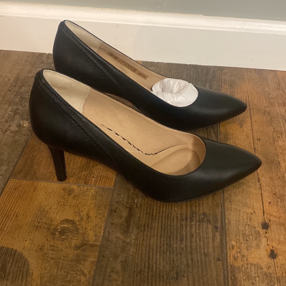 NEW rockport total motion black heels